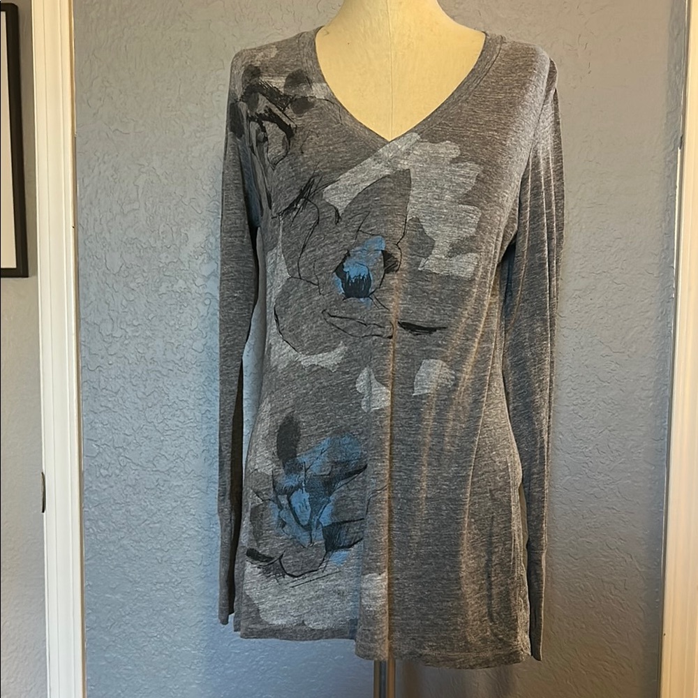 American Eagle Outfitters Gray Floral Long Sleeve Tee